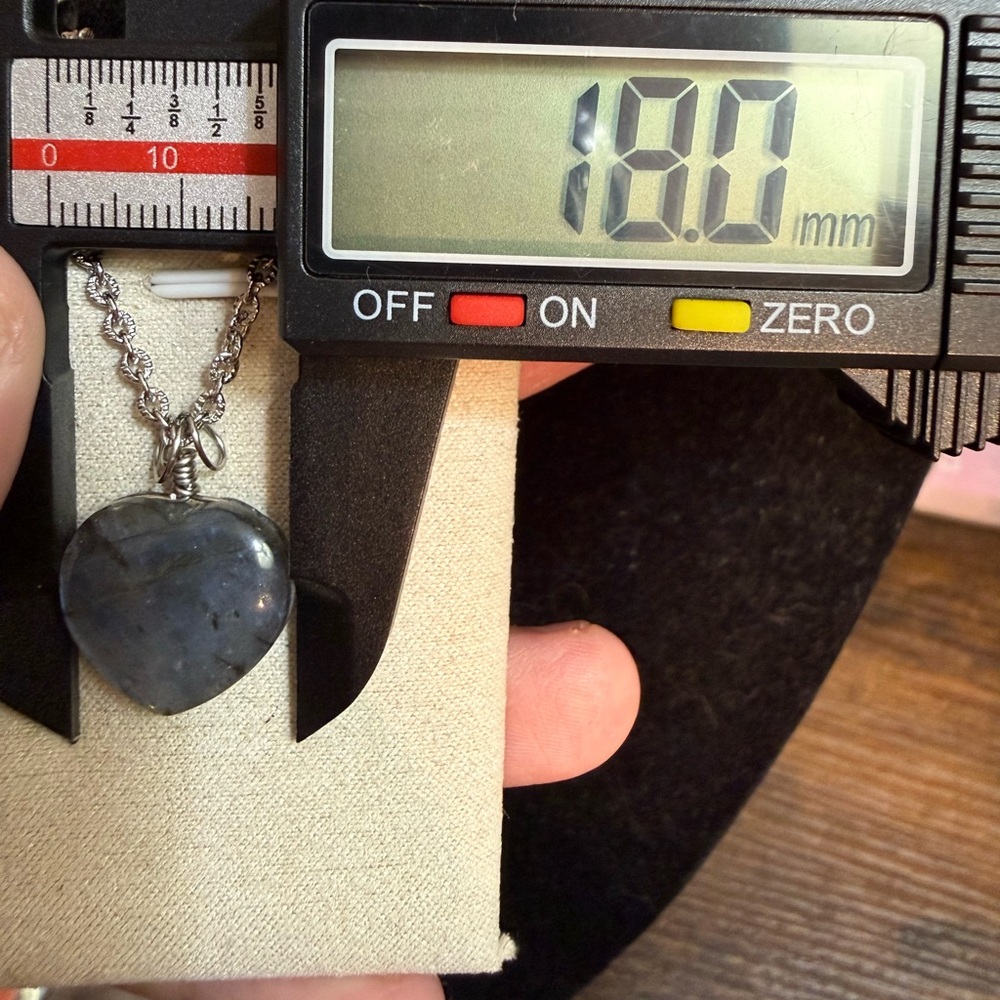 Labradorite heart necklace - Picture 6 of 7